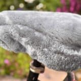 Fahrradsattelbezug aus Lammfell silber