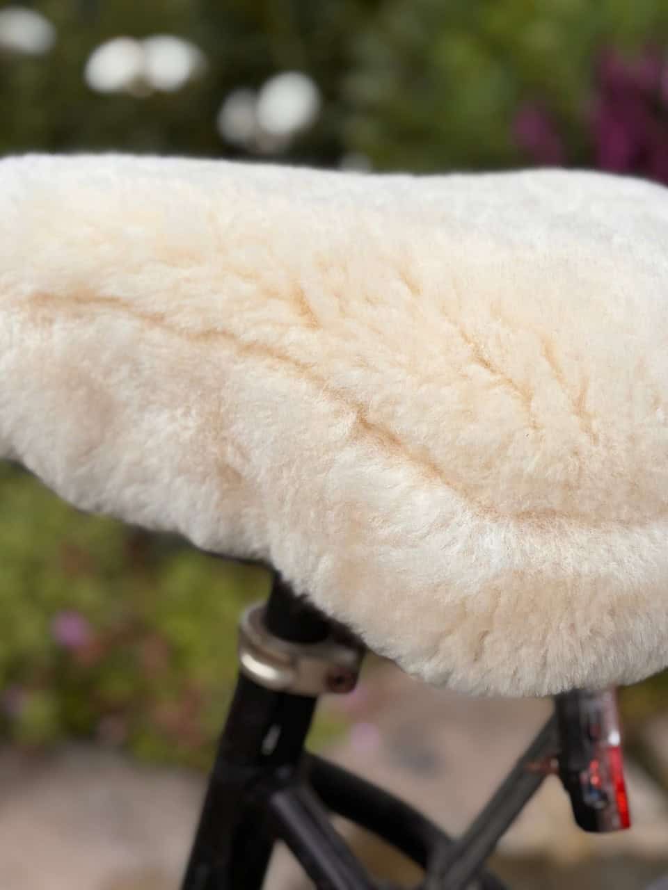 Fahrradsattelbezug aus Lammfell weiss Fahrradsattelbezug aus Lammfell weiss