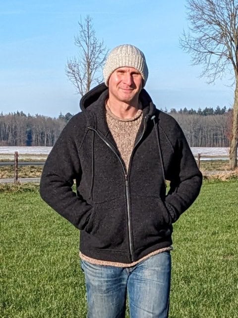Kapuzenjacke Anthrazit aus Wolle Kapuzenjacke Anthrazit aus Wolle