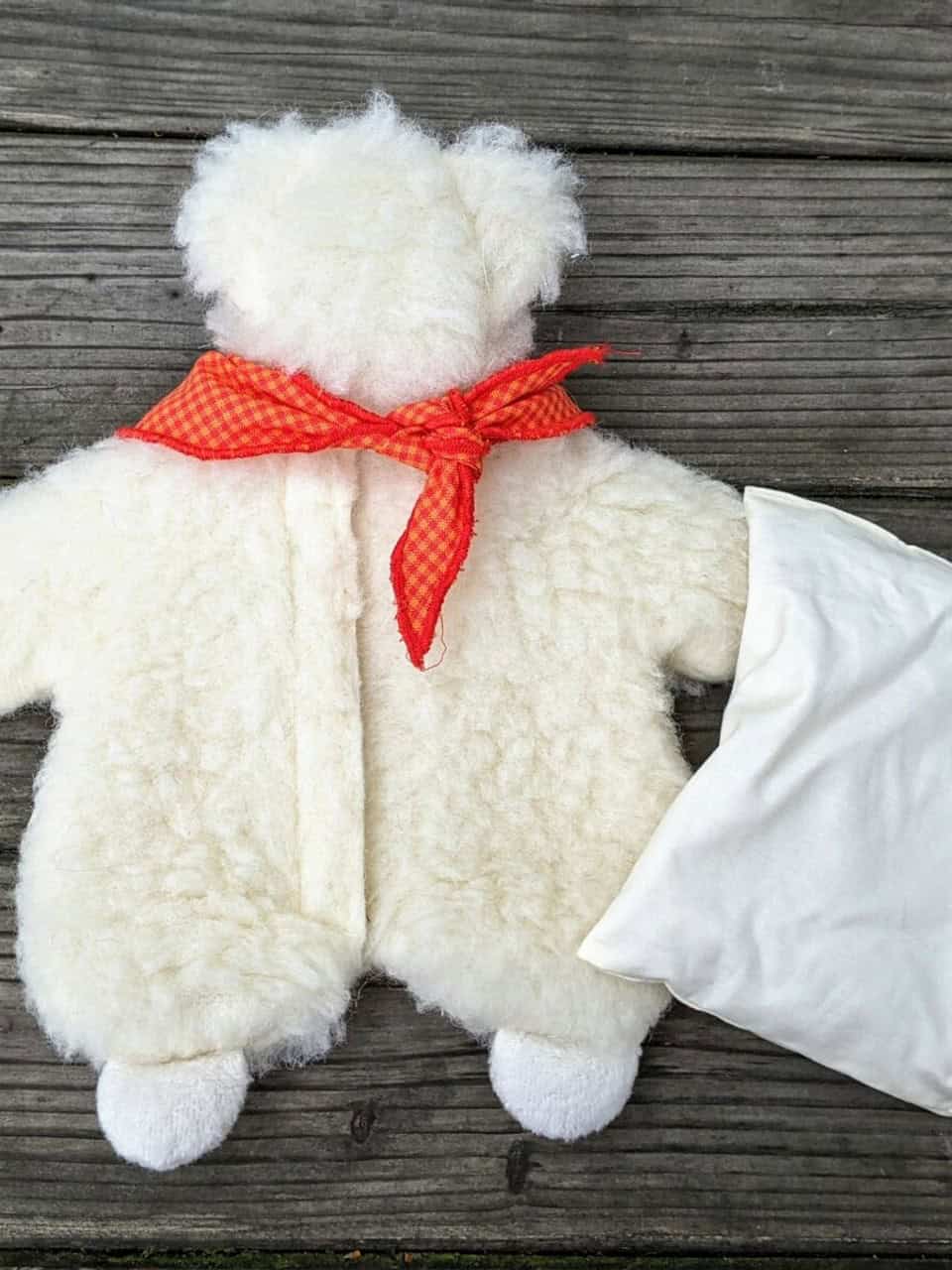 Kirschkernkissen Bär Egon aus Wolle Inlett und Verschluss Kirschkernkissen Bär Egon aus Wolle Inlett und Verschluss