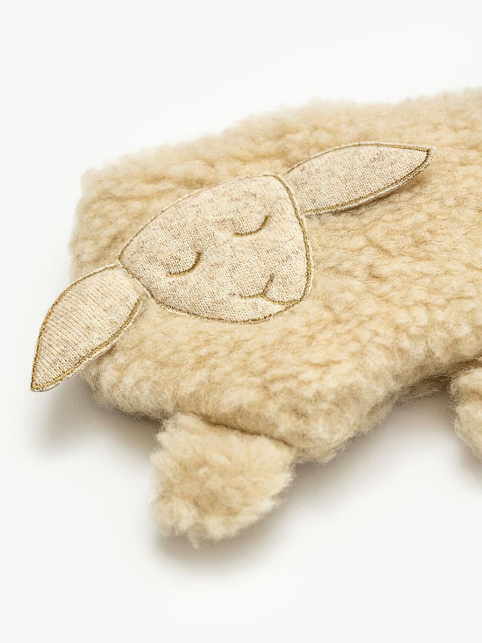 Lämmchen schlafend mit Kischkernkissen aus unserer Wolle Lämmchen schlafend mit Kischkernkissen aus unserer Wolle