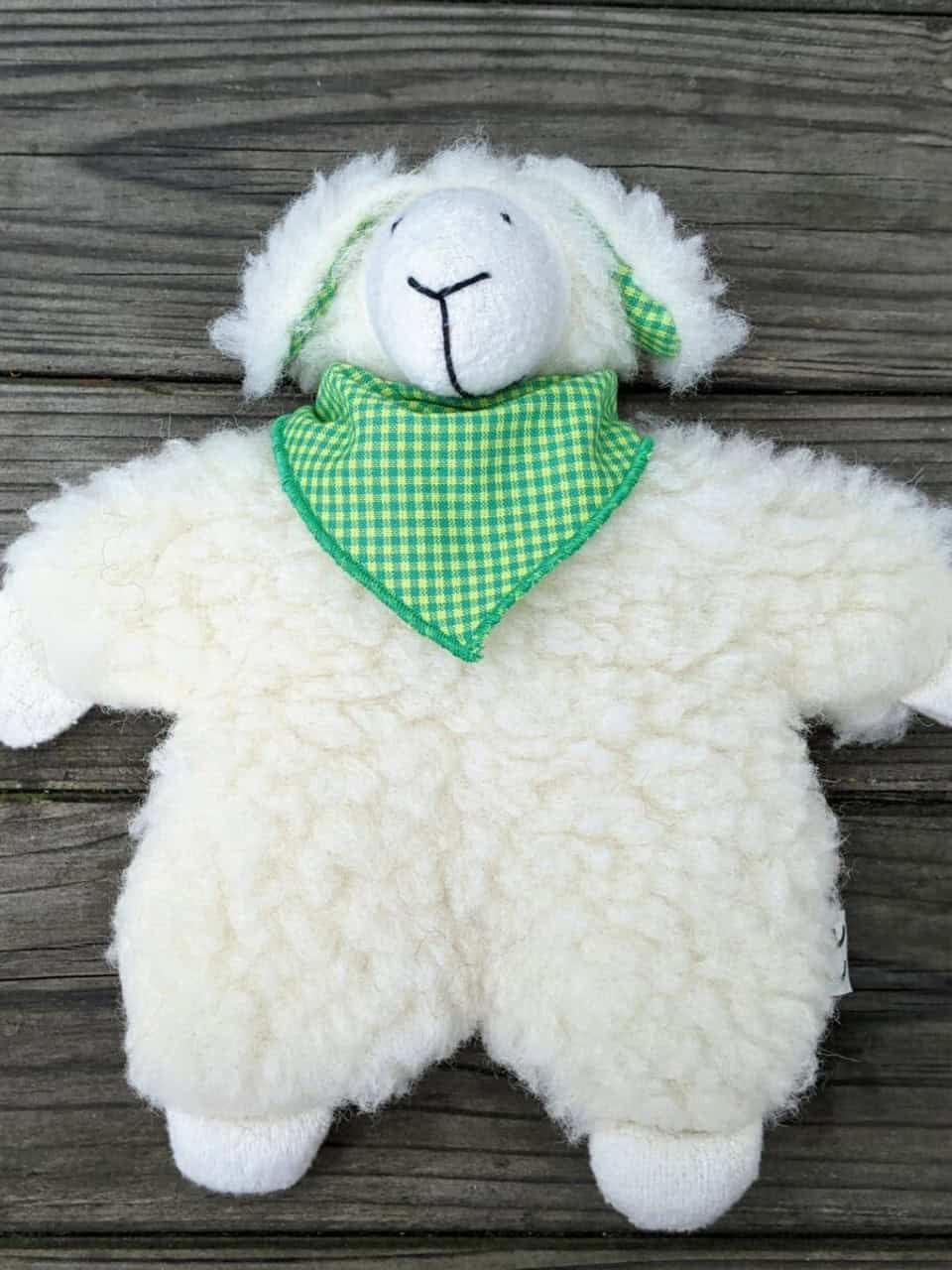 Kirschkernkissen Schaf Hugo von vorne Kirschkernkissen Schaf Hugo von vorne