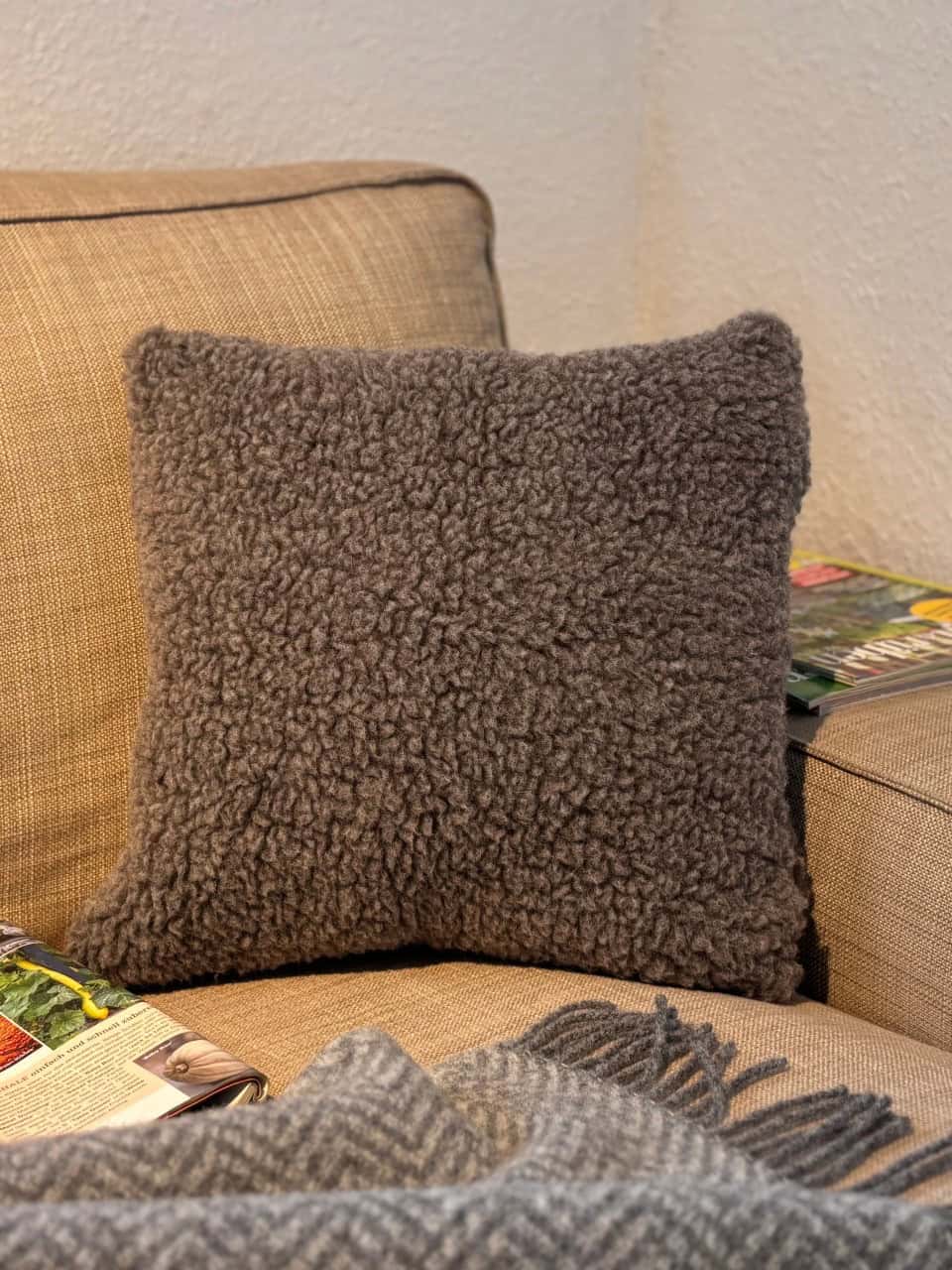 Kissenbezug aus Wolle Wollflor grau Kissenbezug aus Wolle Wollflor grau 40x40cm Kissenbezug aus Wolle Wollflor grau 40x40cm