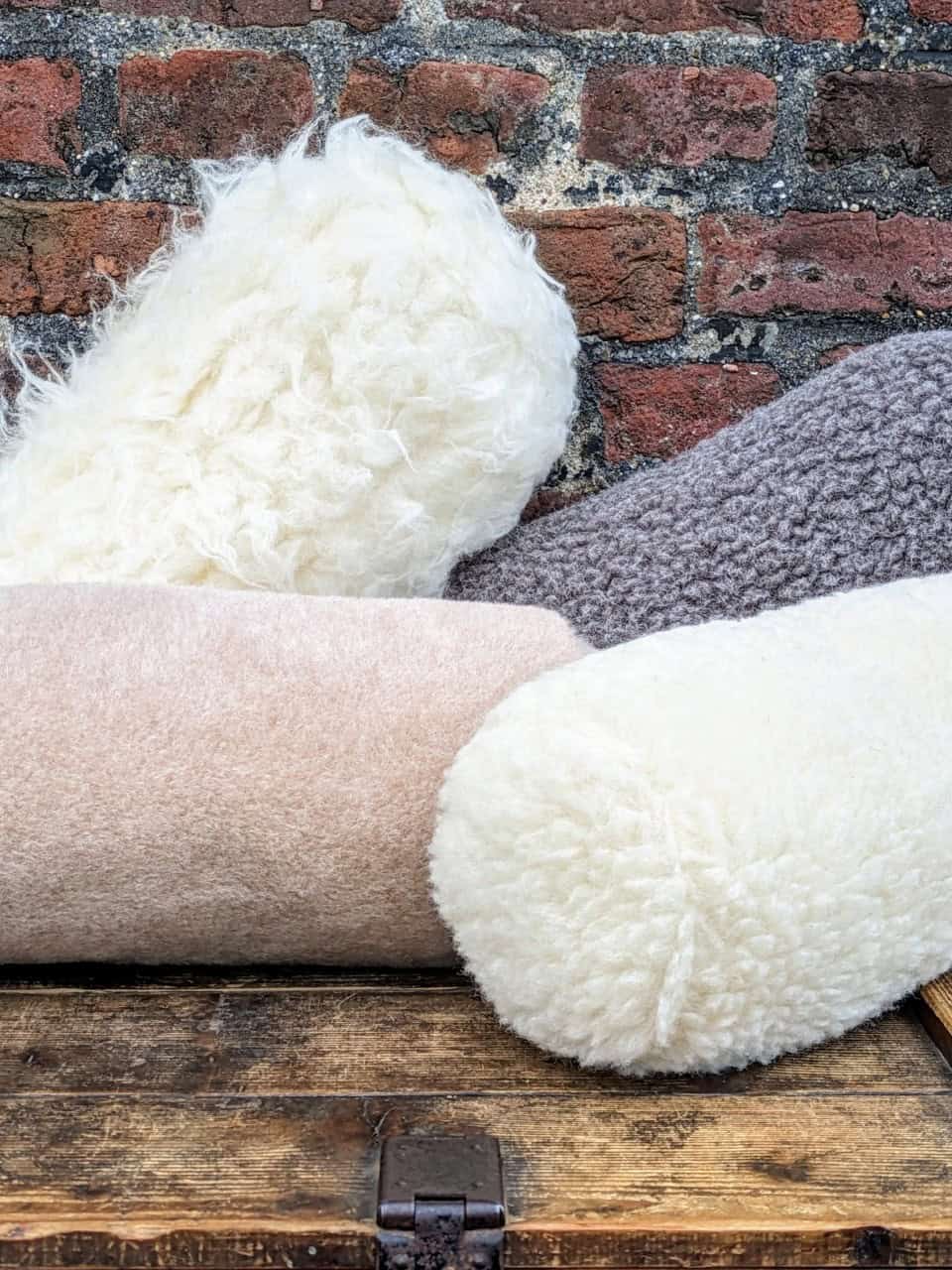 Knie- und Nackenrolle Variantenbild Knie- und Nackenrolle Variantenbild