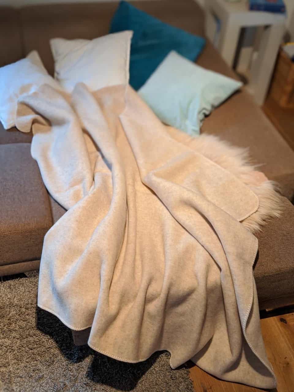 Kuscheldecke aus Wolle groß Kuscheldecke aus Wolle groß