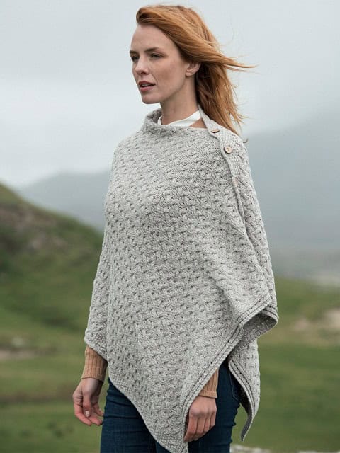 Poncho mit Knöpfen aus Merinowolle Natur