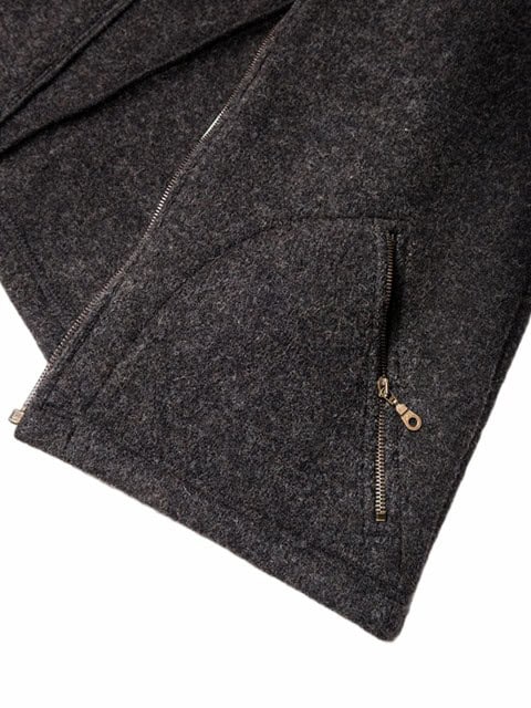 Stehkragenweste Anthrazit aus Wolle Tasche mit Reißverschluss Stehkragenweste Anthrazit aus Wolle Tasche mit Reißverschluss