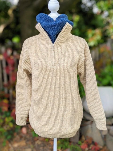 Warmer Troyer mit Kragen aus Wolle Natur Warmer Troyer mit Kragen aus Wolle Natur