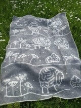Wolldecke mit Schafmotiv grau natur