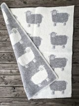 Wolldecke mit Schafmotiv klein grau natur