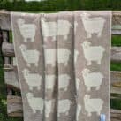 Wolldecke mit Schafmotiv beige natur