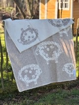 Wolldecke mit Schafmotiv beige natur