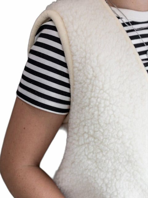 Wollweste wollweiss mit Taschen Schulteransicht Wollweste wollweiss mit Taschen Schulteransicht